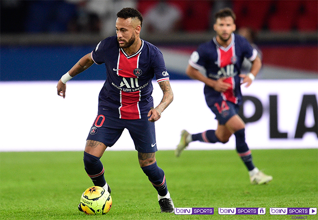 Neymar jugando fútbol